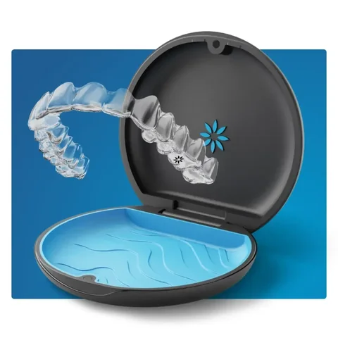 قوالب Invisalign الشفافة — صورة تعريفية للمنتج — Invisalign clear aligners — Product image